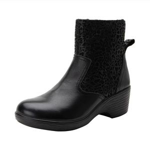 Alegria Boot, Serena Deluxe size 38, NWOT never worn